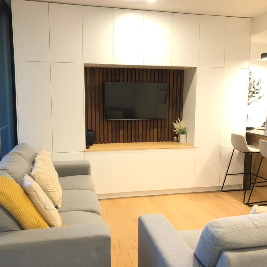 Fully Furnished 1-Bedroom Apartment with Secure Parking in the Heart of South Brisbane – $730/w until 14 July 2026, then $740/w from 15 July 2026 - Photo 1
