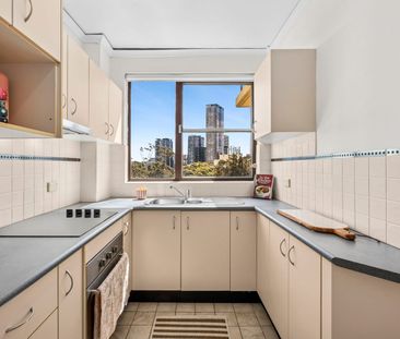 North Facing One Bedroom Apartment - Walk to Everything! - Photo 5