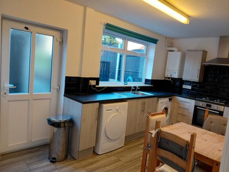 3 bedroom terraced house to rent - Photo 5