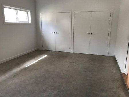 Stunning Near-New 3-Bedroom Townhouse - Photo 2