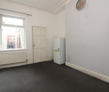 3 bedroom end of terrace house to rent - Photo 3