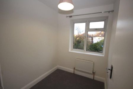 3 bedroom end of terrace house to rent - Photo 2