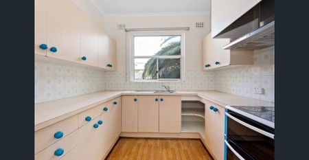 Great 3 Bedroom Family House, Excellent Location - Photo 5