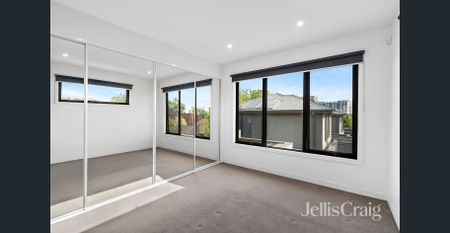 Contemporary Town House Living - Photo 2