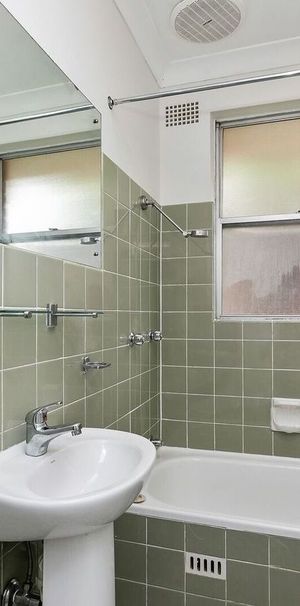 Stylish Two Bedroom in the Heart of Summer Hill - Photo 1