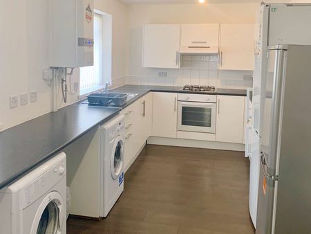 6 Bed Student House in Kensington! Terraced house in Empress Road, L7 Room 4 - Photo 4