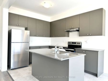 Property For Lease | E9030437 - Photo 4