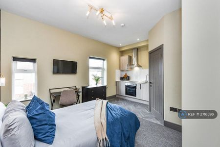 1 bedroom in a house share to rent - Photo 3