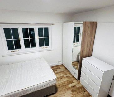 6 bedroom semi-detached house to rent - Photo 1