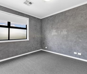 Spacious 3-Bedroom Home in Blakeview - Perfect for Modern Living - Photo 2