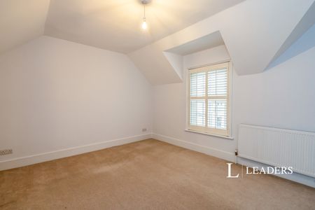 4 bedroom house to rent Clydesdale Avenue, Chichester, PO19 - Photo 4