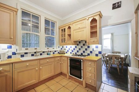 4 bedroom semi-detached house to rent - Photo 5
