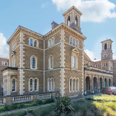 3 Bedroom Penthouse - Photo 1