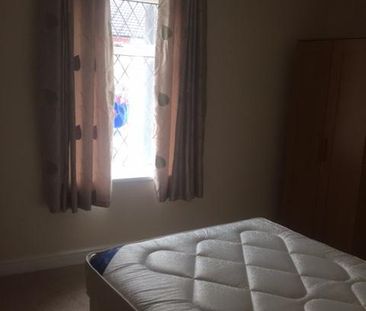 1 bedroom in a house share to rent - Photo 4