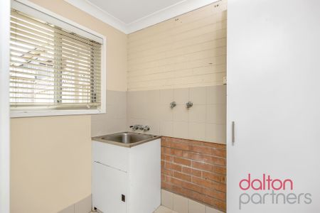 Three Bedroom Townhouse in Perfect Location! - Photo 2