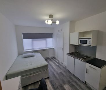 Studio Flat, Sunny Gardens Parade, NW4 - Photo 1