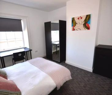 25 bedroom house of multiple occupation to rent - Photo 1