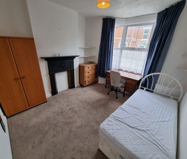 5 Bed Student Accommodation - Photo 3