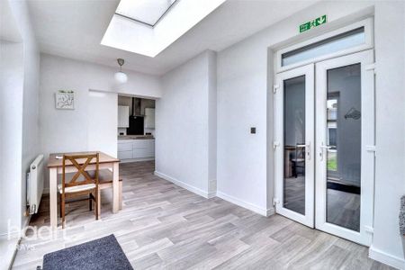 1 bedroom in a house share to rent - Photo 2