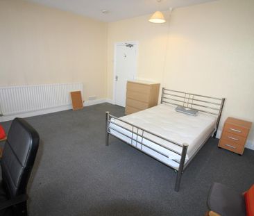 6 bedroom terraced house to rent - Photo 4