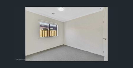 Family home near school and Shopping centre! - Photo 5