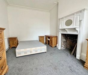 Laureston Place, Dover, CT16 1QX, Kent - Photo 2