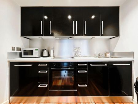 2 bedroom Flat To Let - Photo 3