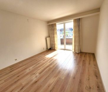 Ruim 2 slaapkamer appartement TE HUUR nabij hartje Waregem! - Foto 6