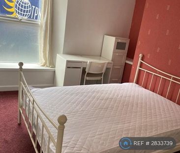 4 bedroom semi-detached house to rent - Photo 2