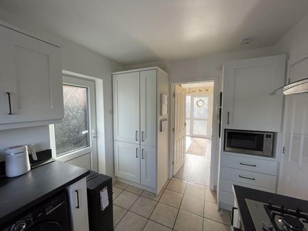 3 bedroom semi-detached house to rent - Photo 4