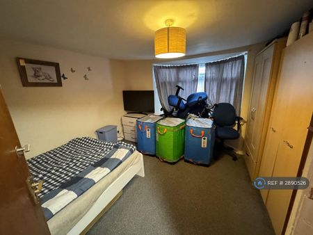 2 bedroom flat to rent - Photo 2
