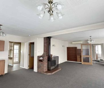 Spacious on Oxford! - Photo 2