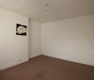 1 bedroom ground floor flat to rent - Photo 1