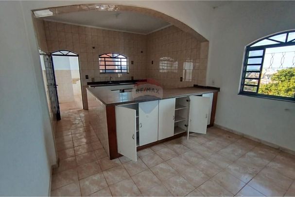Sobrado Charmoso c/ Varanda e 4 Vagas em Tatuí/SP - Foto 1