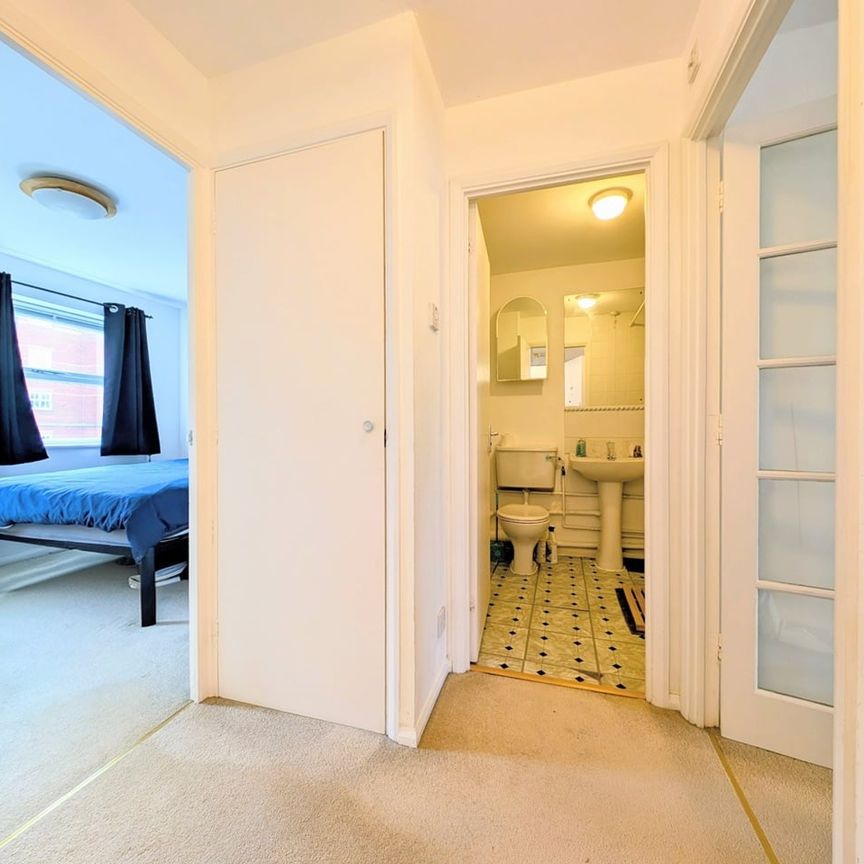1 Bed Flat, Massingberd Way, SW17 - Photo 1