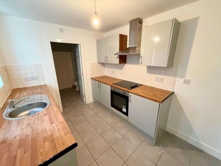 3 bedroom terraced house to rent - Photo 4