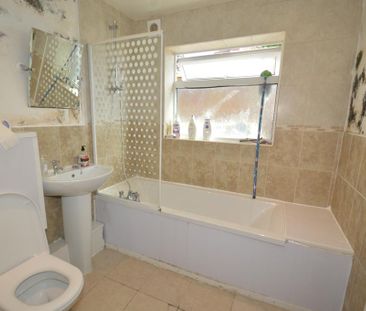 2 bedroom ground floor flat to rent - Photo 2