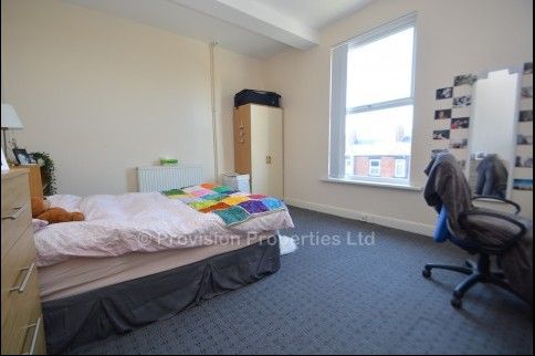 6 Bed Student Properties in Hyde Park - Photo 1