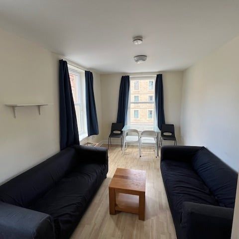 4 Bed Flat, Nicolson Street, EH8 - Photo 1