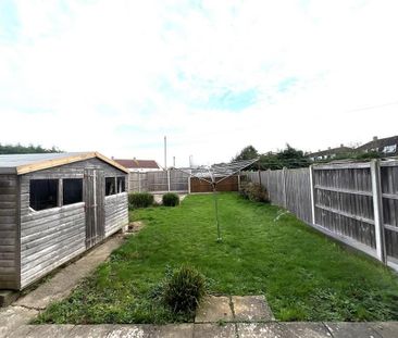 3 bedroom end of terrace house to rent - Photo 3