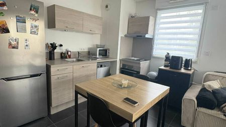 SAINTE RUFFINE - F2- TERRASSE - CUISINE EQUIPEE-GARAGE-2 PARKINGS EXTERIEURS - Photo 4
