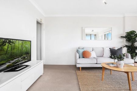 Spacious 2 bedroom apartment with ocean views - Photo 3