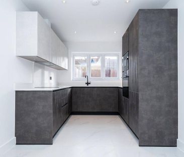 4 bedroom terraced house to rent - Photo 3
