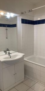 PETIT COURONNE A LOUER APPARTEMENT F2 BIS - Photo 3