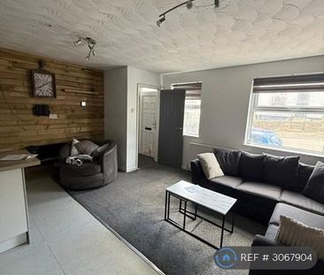 2 bedroom end of terrace house to rent - Photo 2