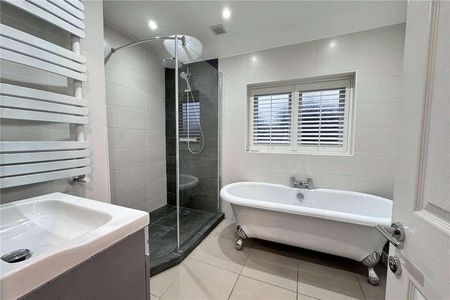 Farnham Lane, Farnham Royal, Berkshire, SL2 - Photo 2