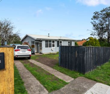 Charming Three Bedroom Home - Photo 1