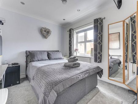 5 bedroom detached house to rent - Photo 5