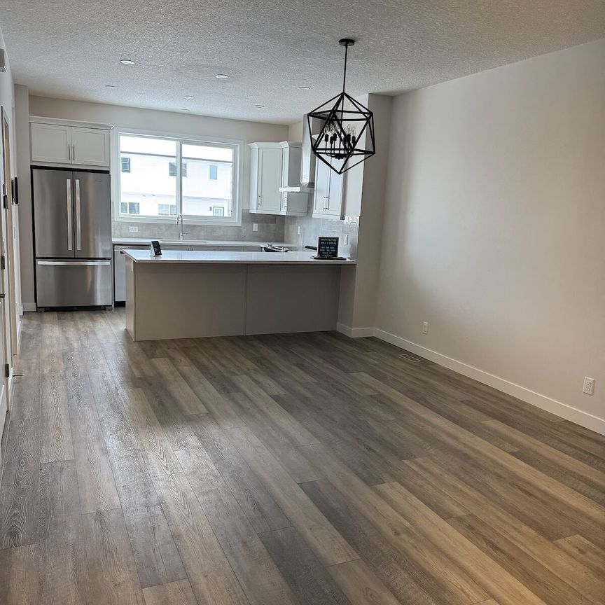 25 Mitchell Rd NW, Calgary - Photo 1