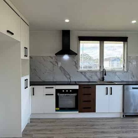 Sunny 3 Bedroom Home in Prime Papakura Location - Photo 1